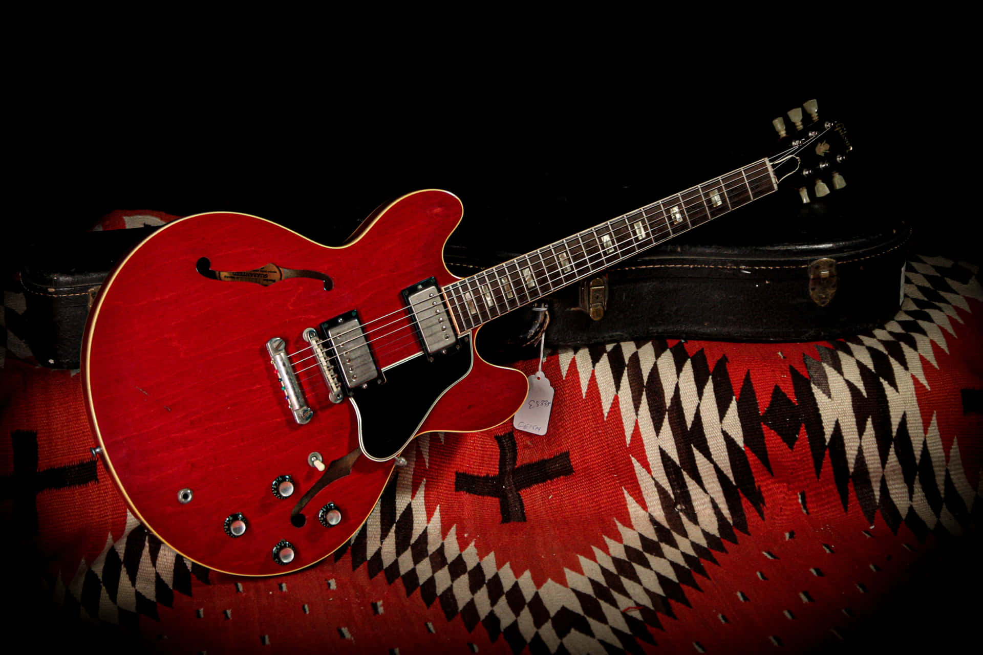 The Iconic Gibson 335 Guitar Background