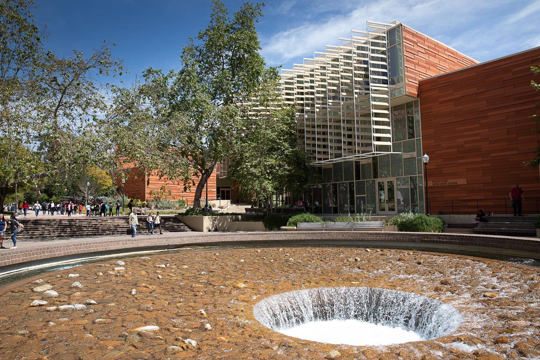 The Iconic Inverted Fountain At Ucla Background