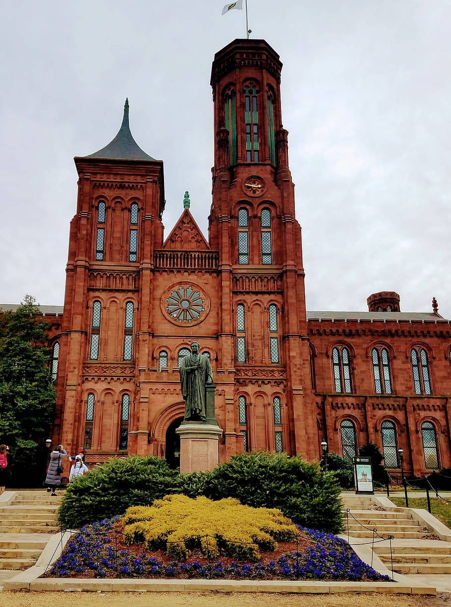 The Iconic Smithsonian Castle In All Its Majesty Background