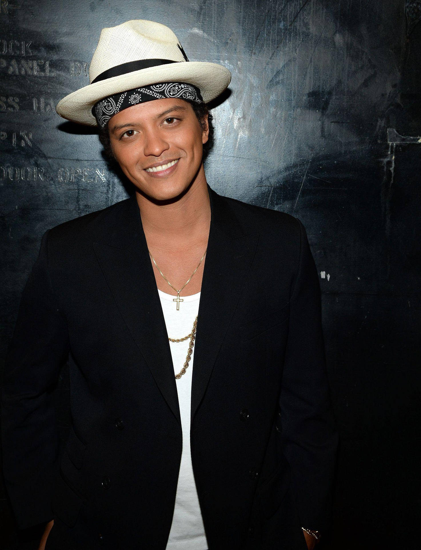 The Incomparable Bruno Mars With His Signature Smile! Background