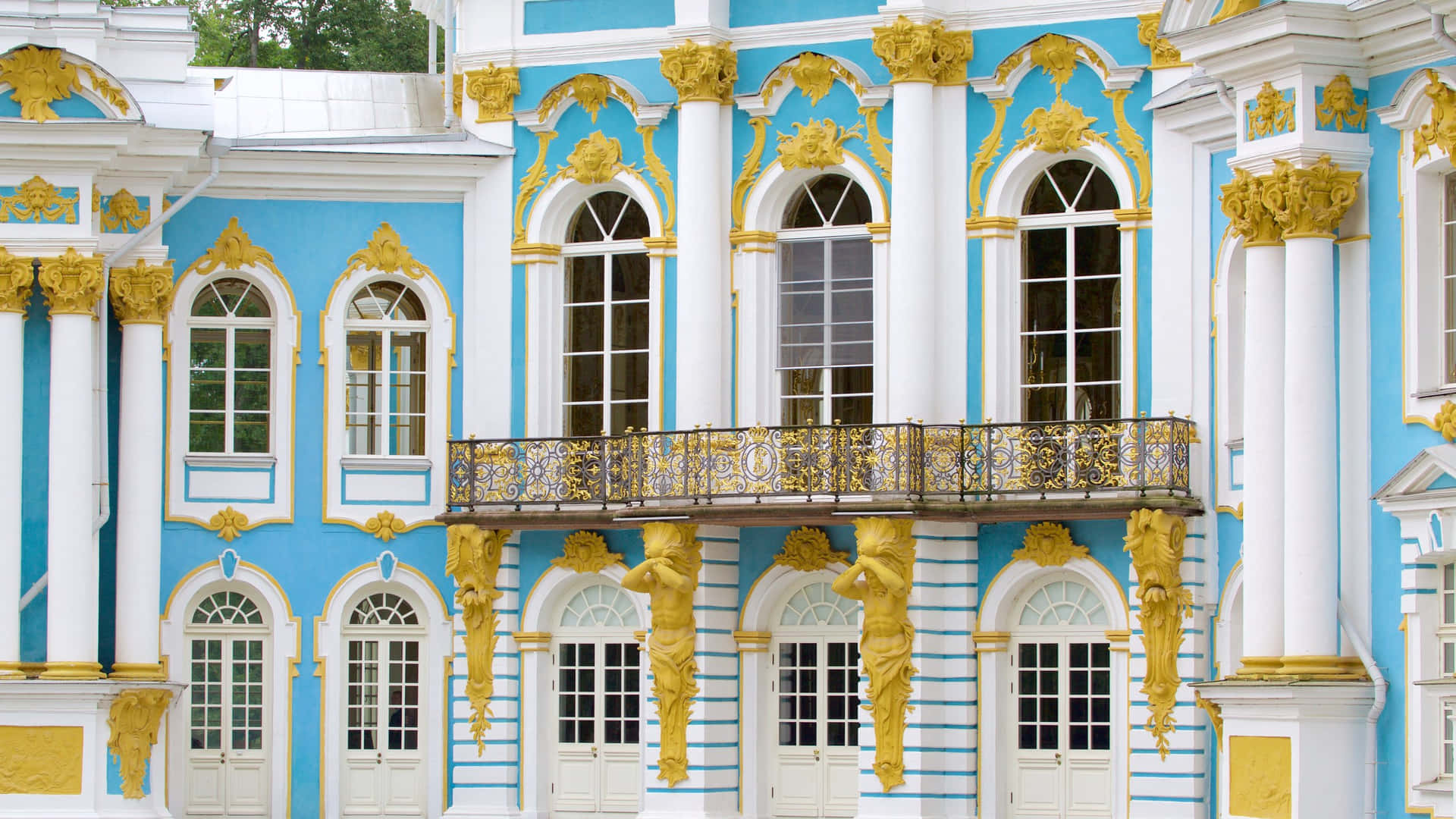 The Magnificent Architecture Of Catherine Palace Background