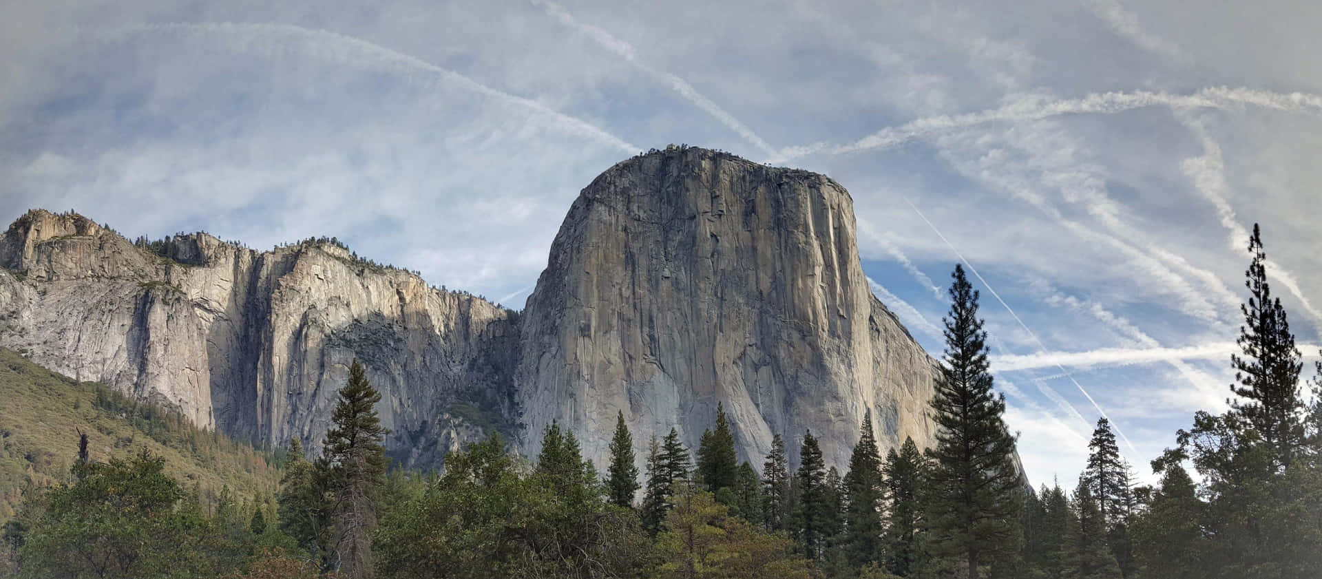 The Magnificent El Capitan In Yosemite National Park Background