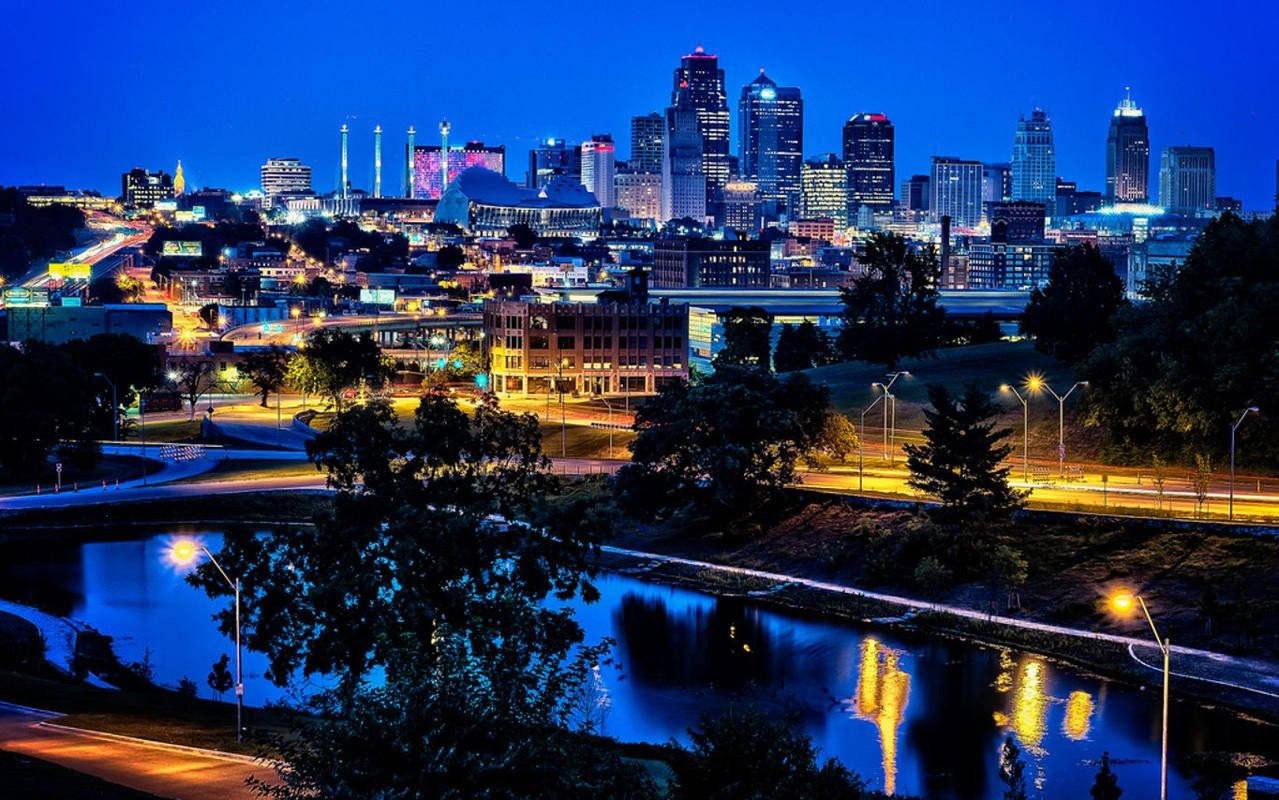 The Magnificent Nightscape Of Kansas City Background