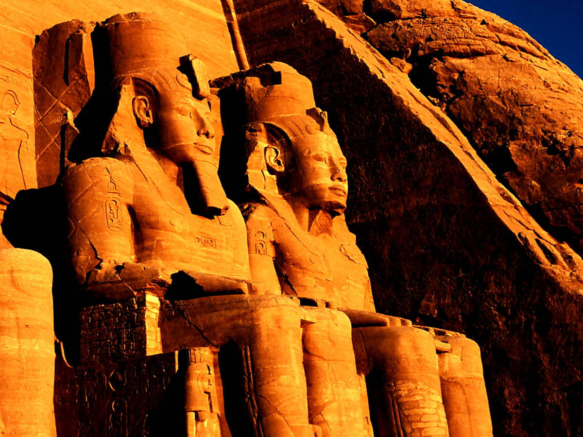 The Main Entrance To The Great Temple At Abu Simbel Background