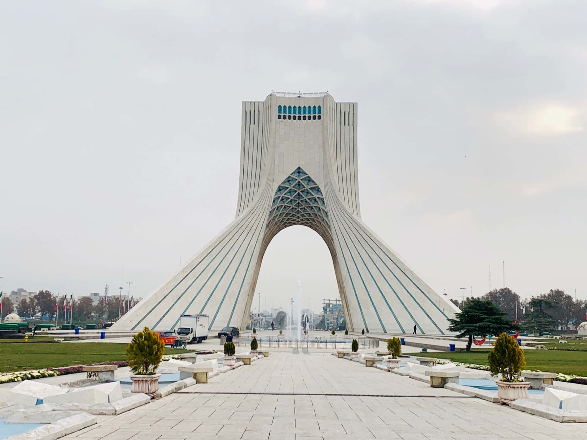 The Majestic Azadi Tower Standing Tall Amidst The Blue Skies Of Tehran. Background