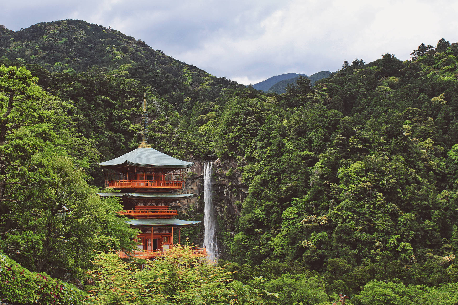 The Majestic Kumano Nachi Falls In Japan Background