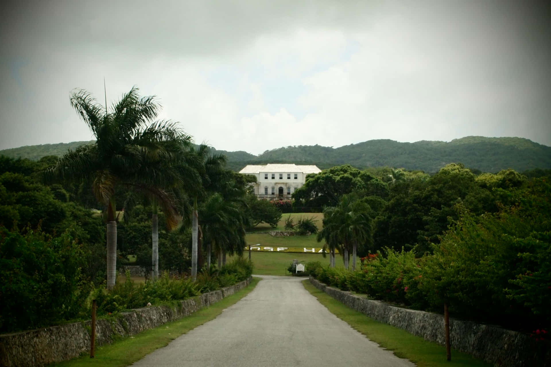 The Majestic Rose Hall Great House In Jamaica Background