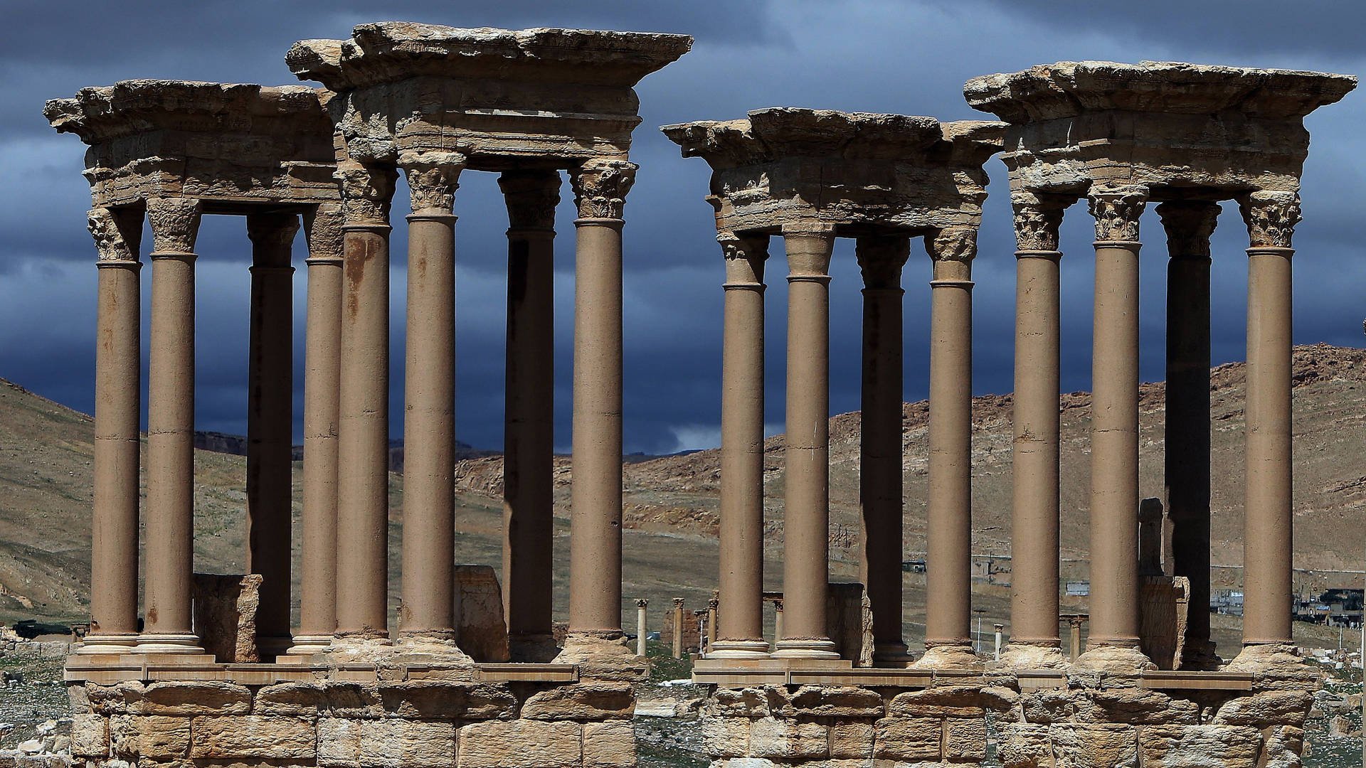 The Majestic Tetrapylon Monument In Palmyra Background