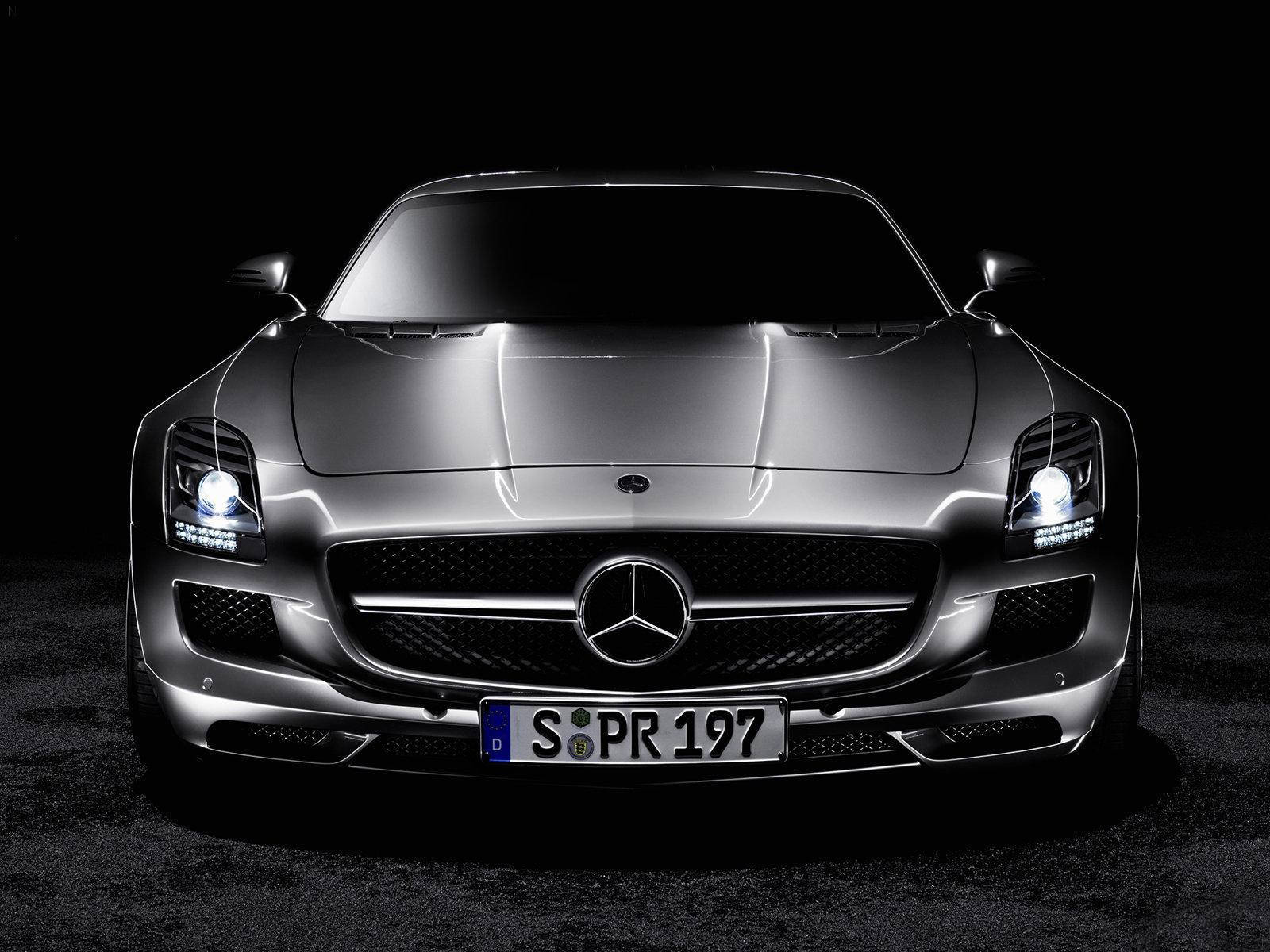 The Mercedes-benz Amg: A Symbol Of Luxury And Power Background