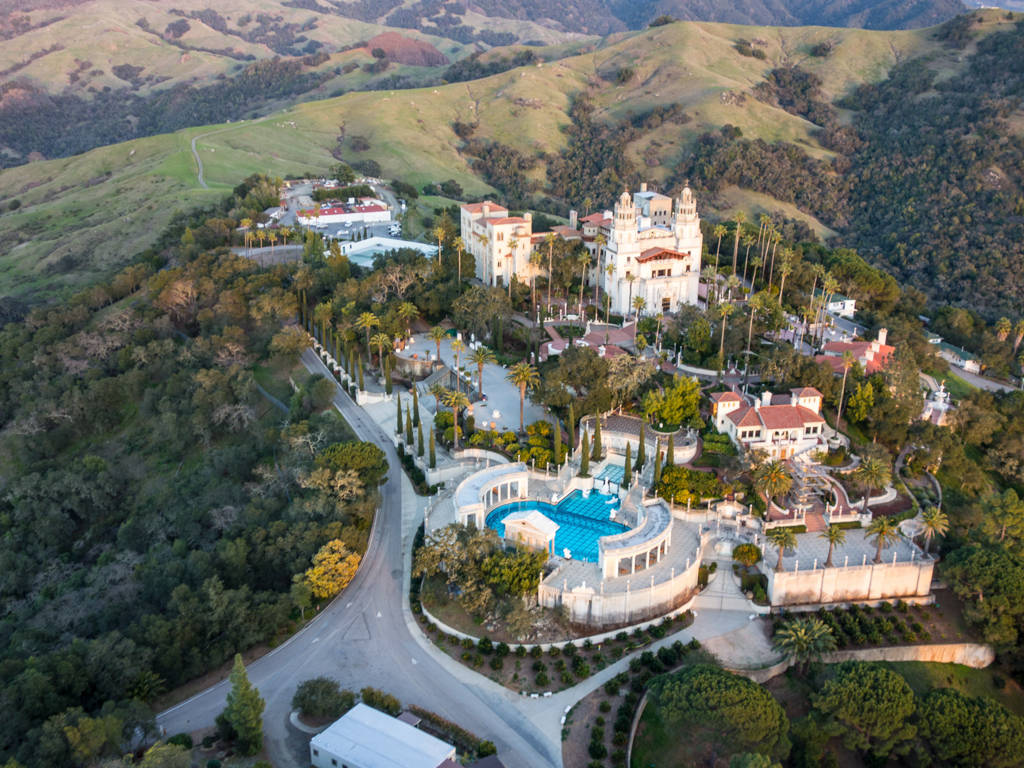 The Nature Scenery Surrounding The Hearst Castle Background