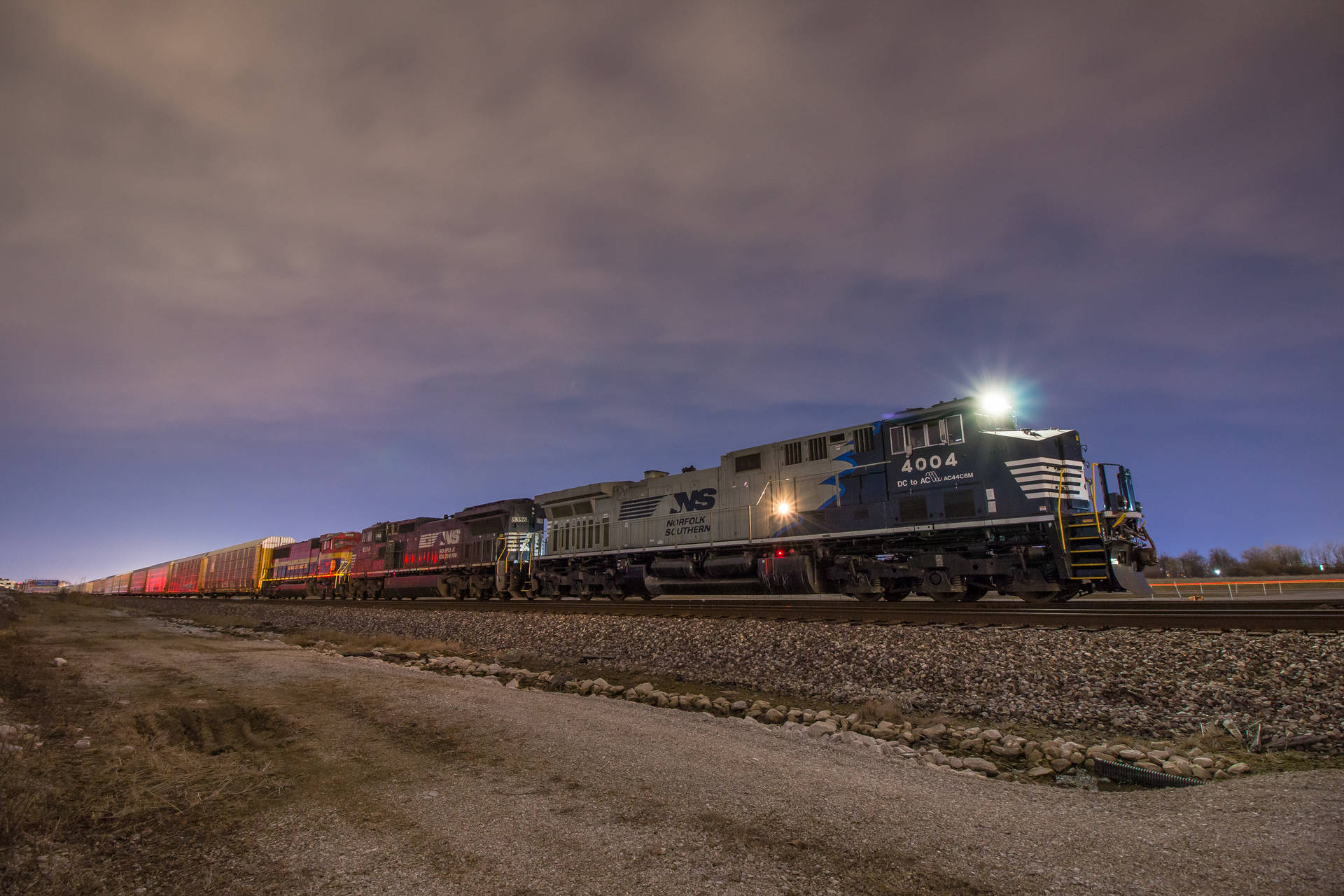 The Norfolk Southern Line On A Cloudy Evening Background