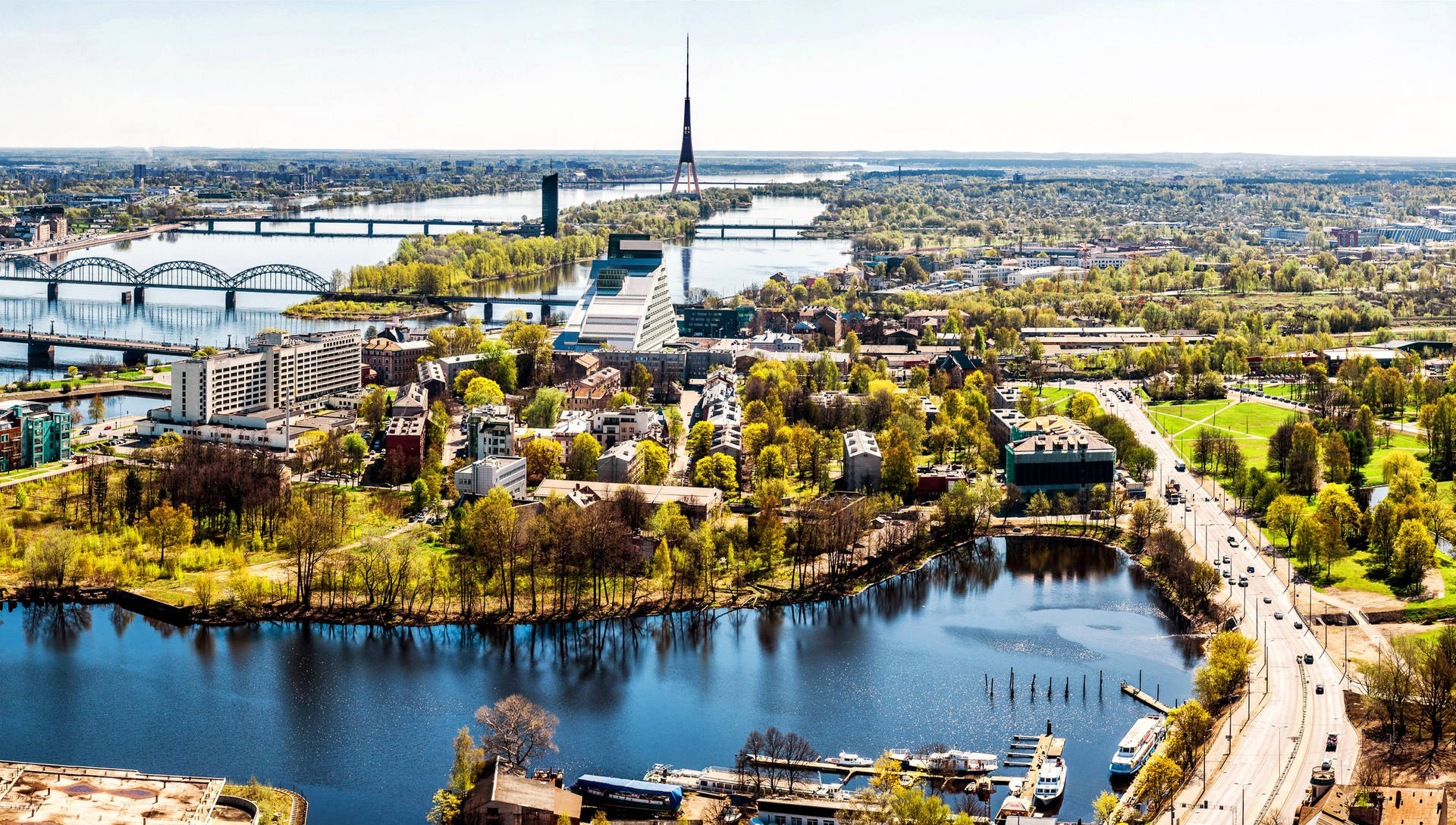 The Picturesque City Of Riga Background