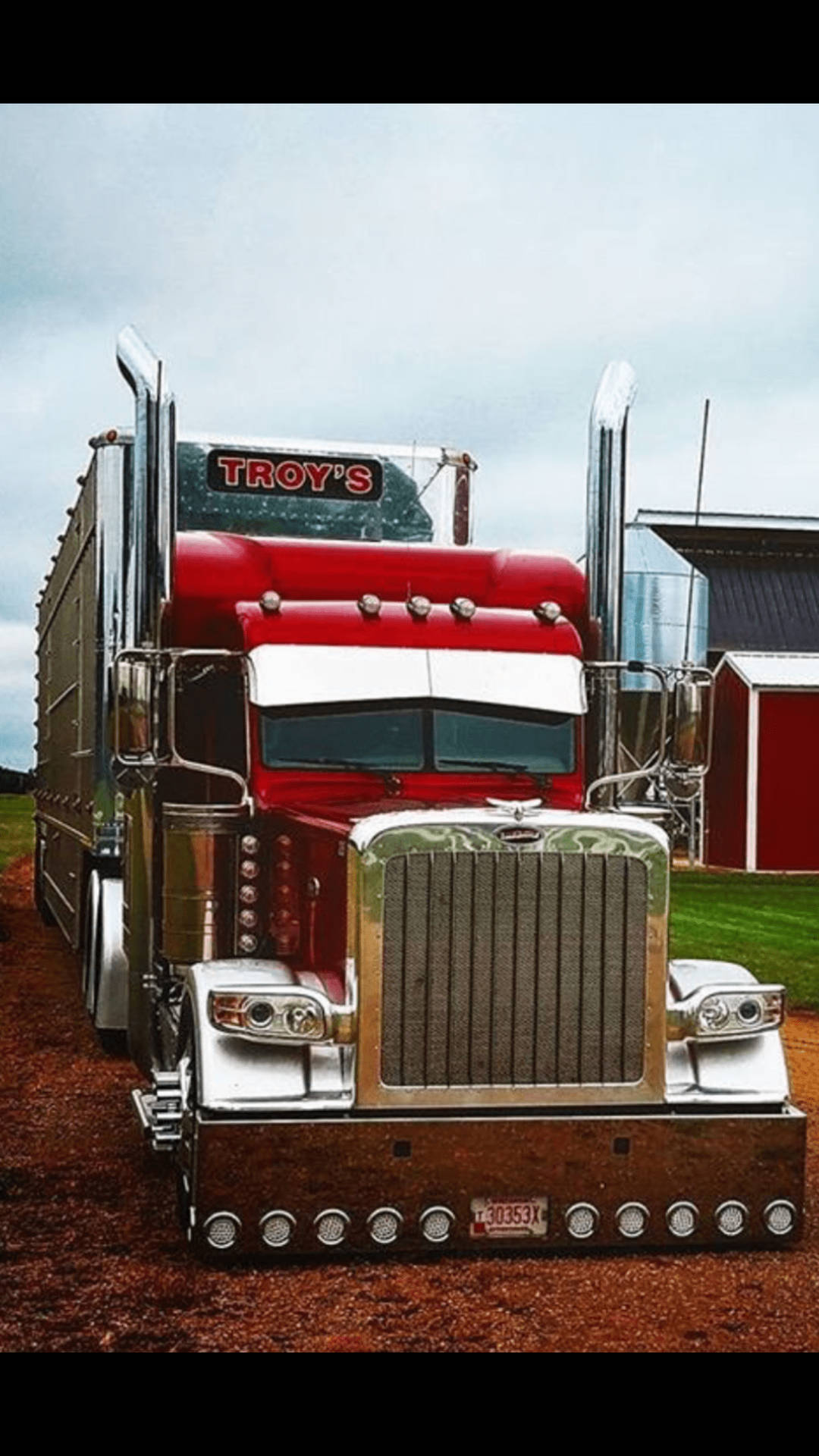 The Power And Beauty Of Peterbilt Background