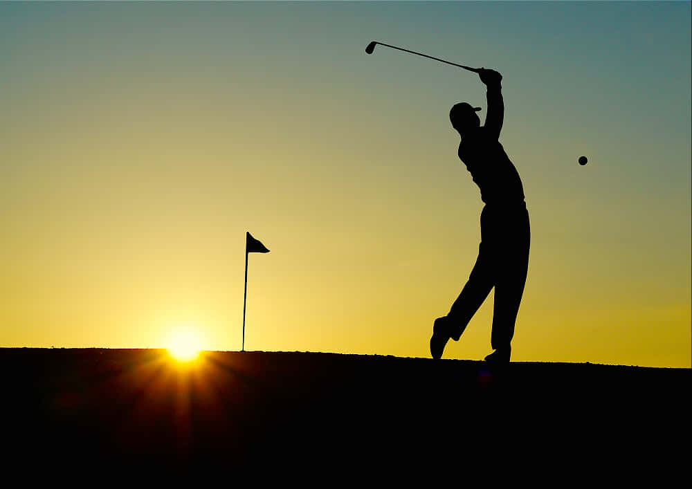 The Resilient Body Of A Golfer Background