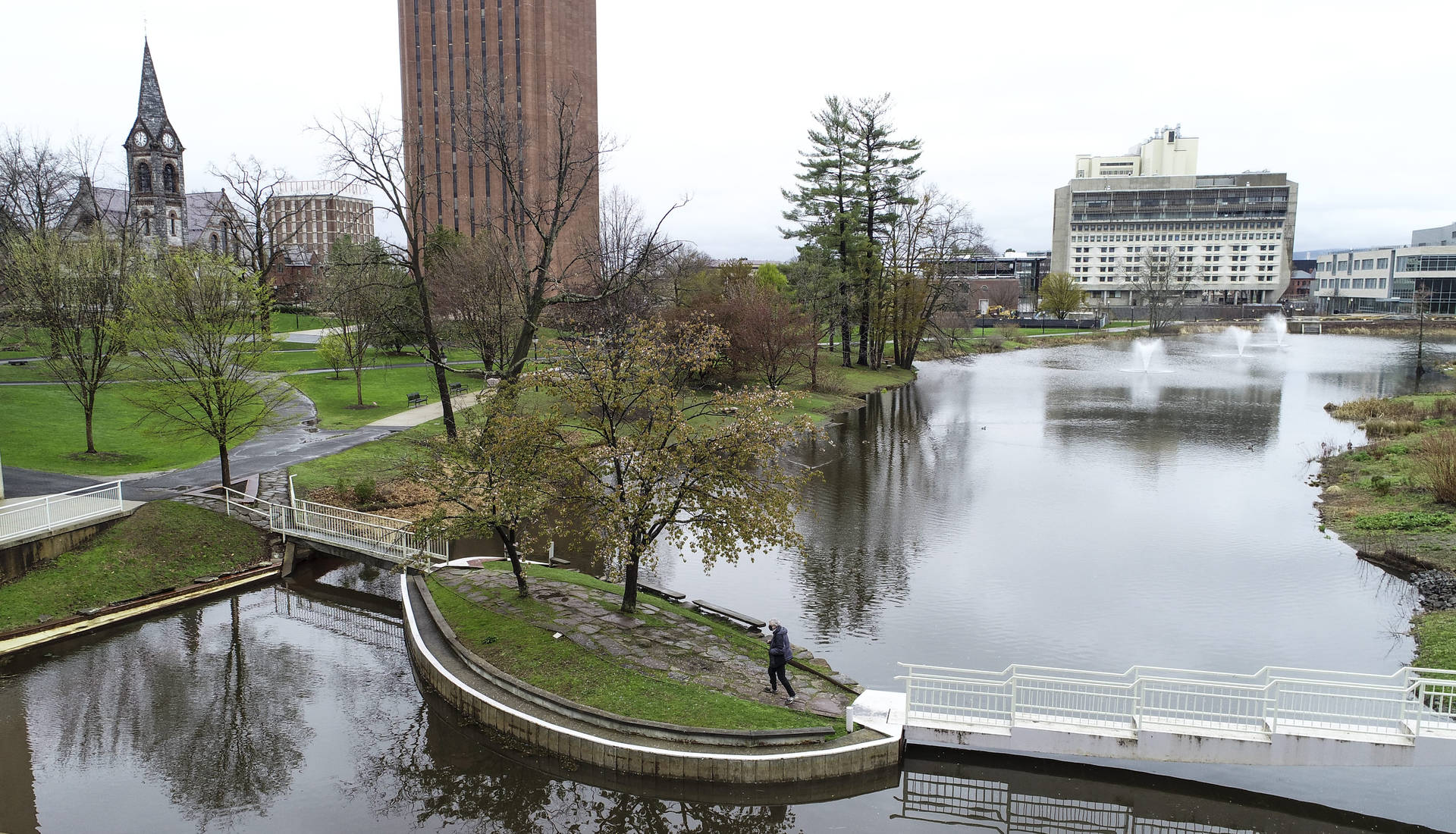 The Scenic University Of Massachusetts- Campus Pond View Background