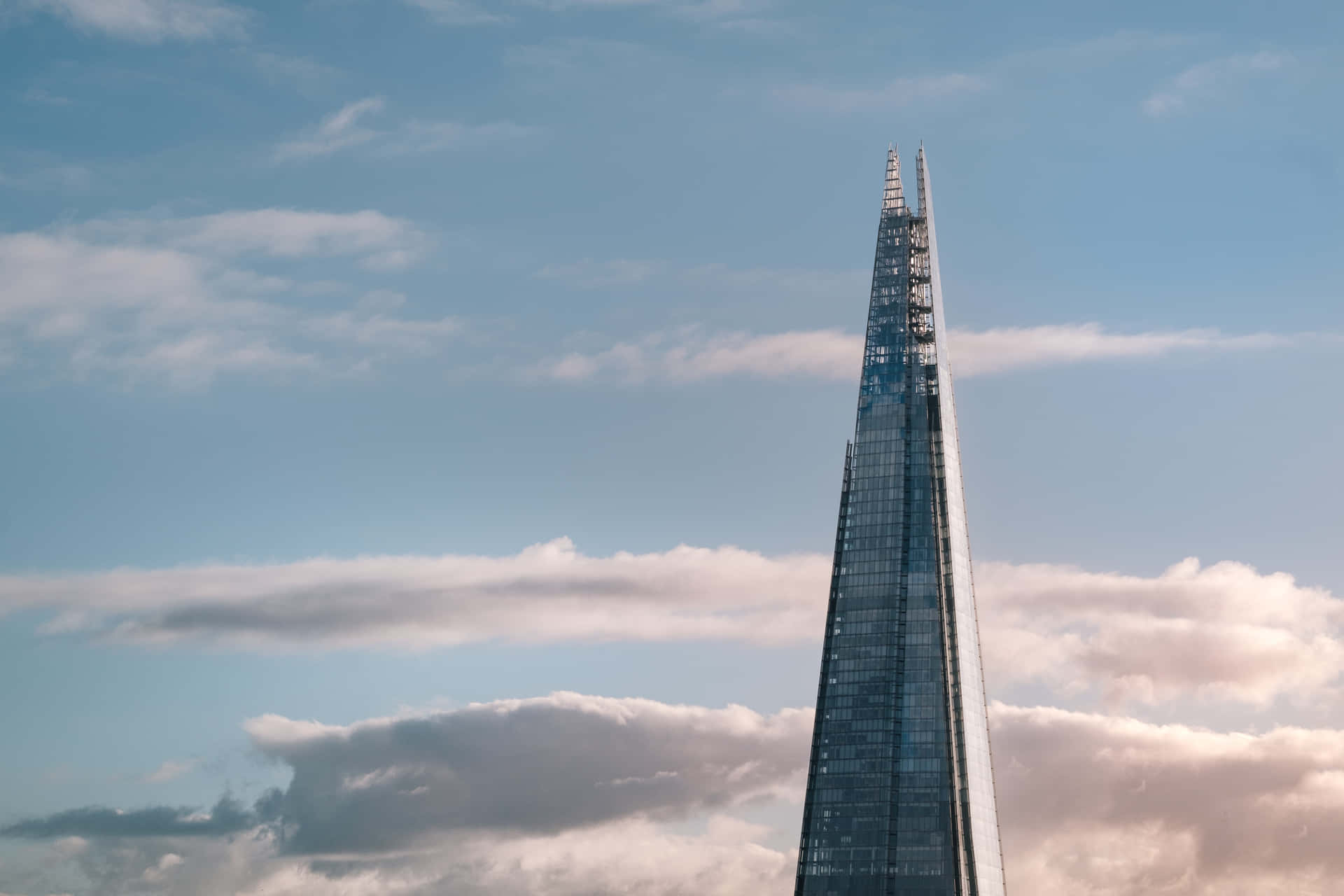 The Shard In The Skies Background