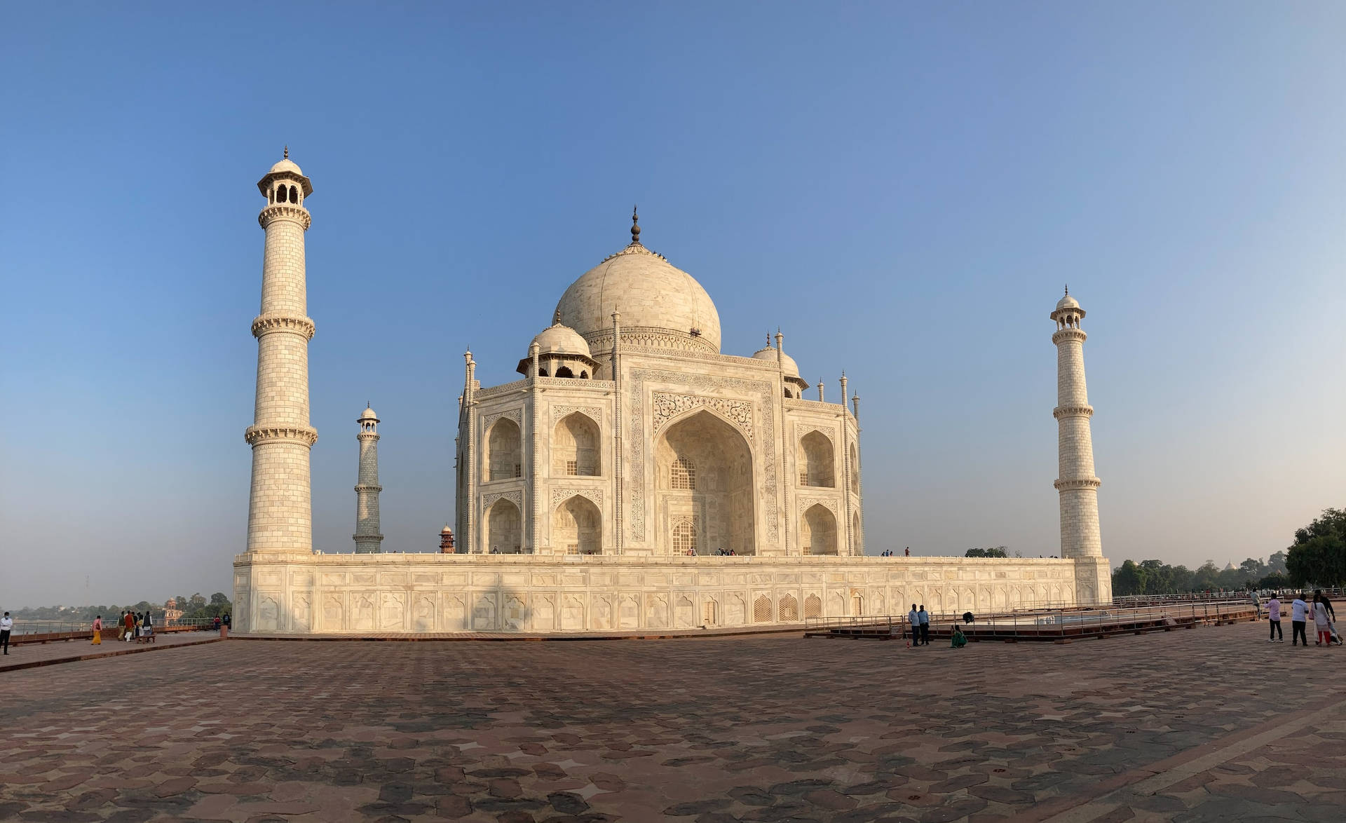 The Side Angle Of The Taj Mahal Background