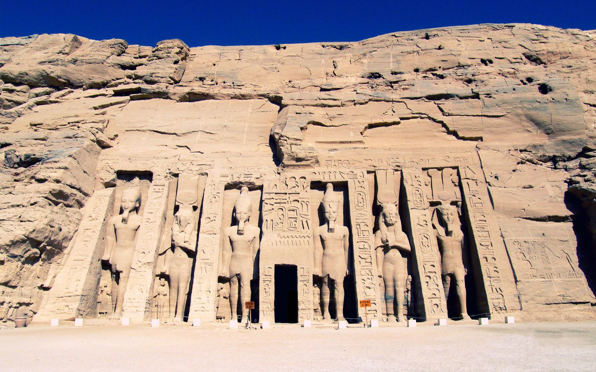 The Small Temple Of Abu Simbel Background