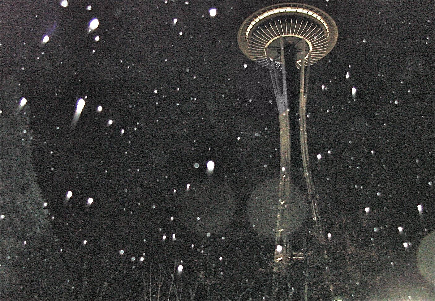 The Space Needle Piercing Through Seattle's Misty Rain Under Moody Dark Skies. Background