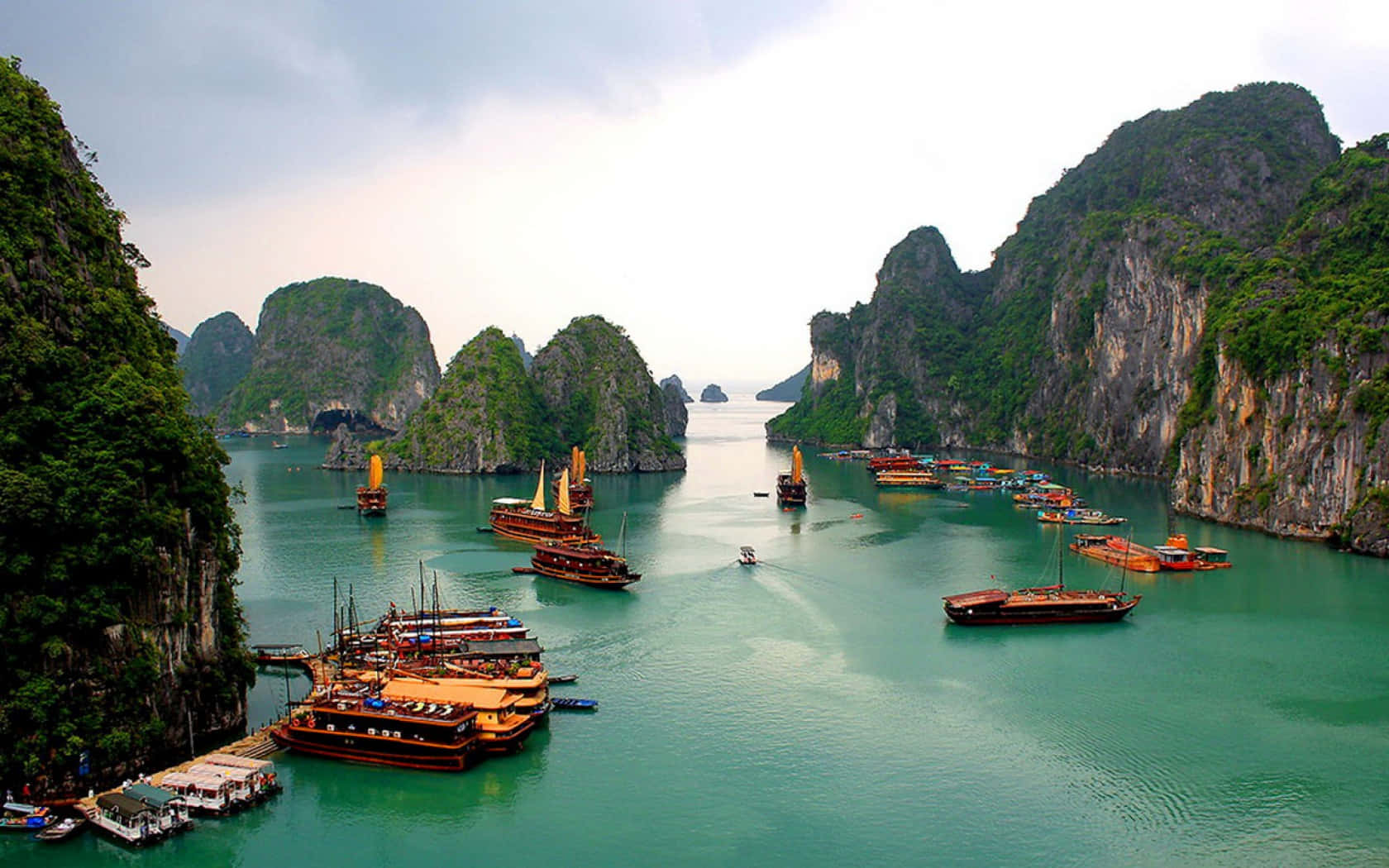 The Spectacular Scenery Of Halong Bay Background