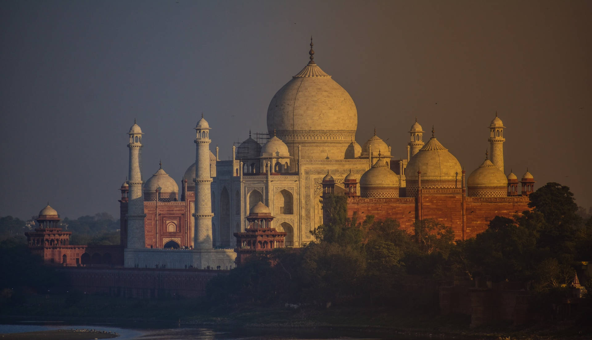 The Taj Mahal During Sunrise Background