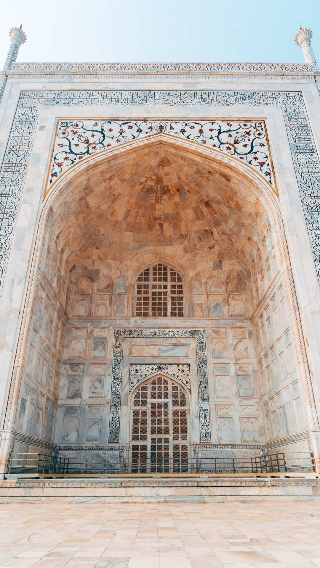 The Taj Mahal's Foyer Background