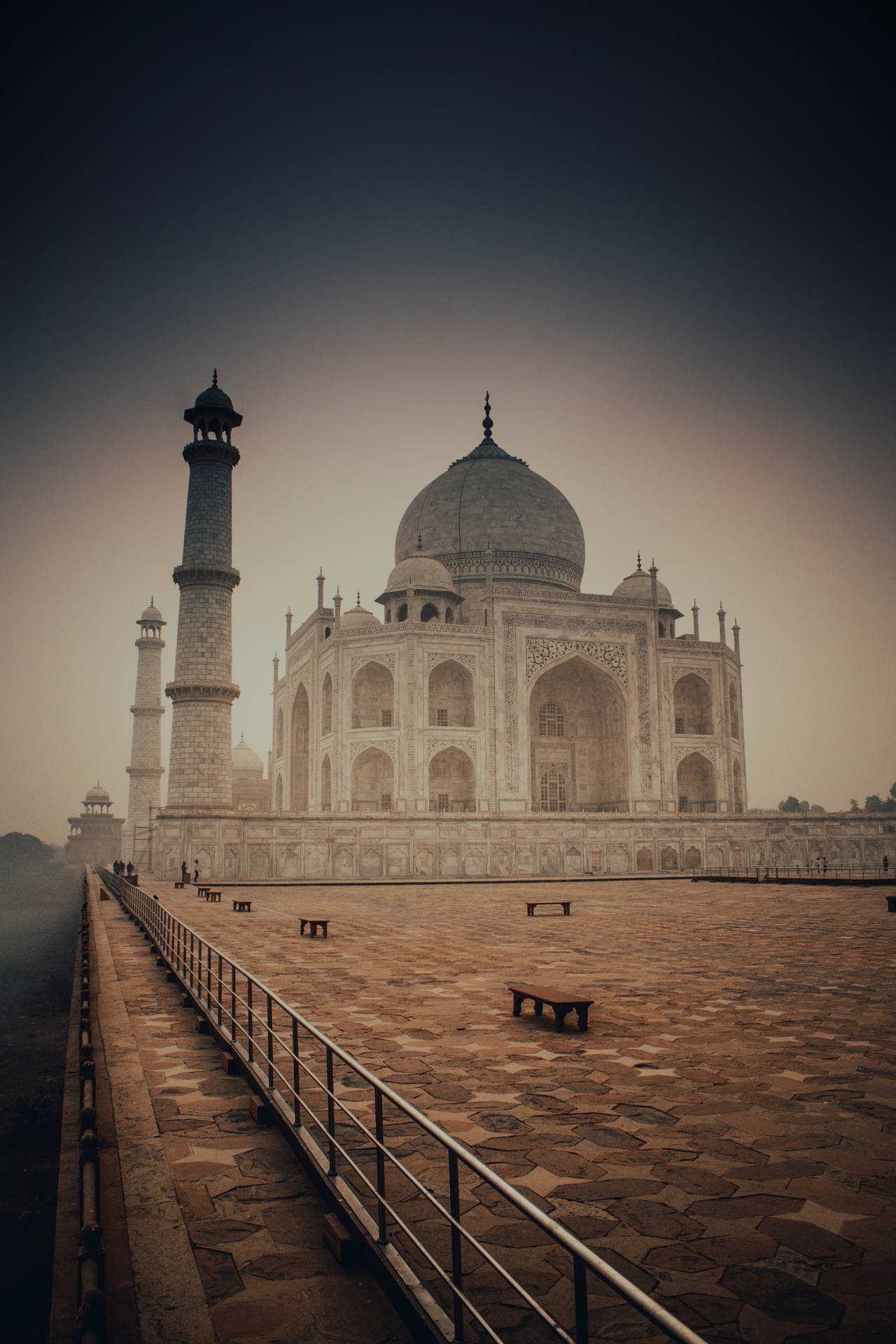 The Taj Mahal's Open Space Background