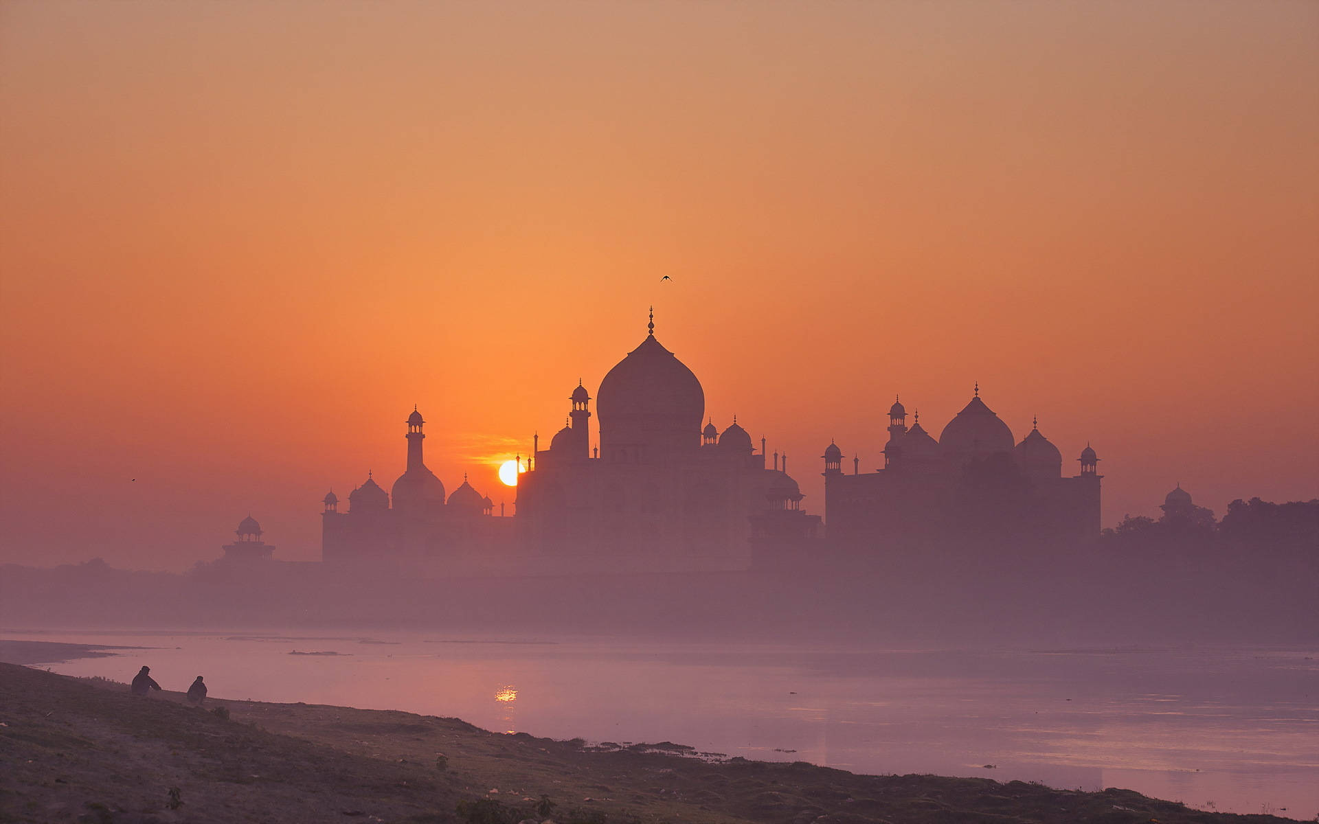 The Taj Mahal's Silhouette