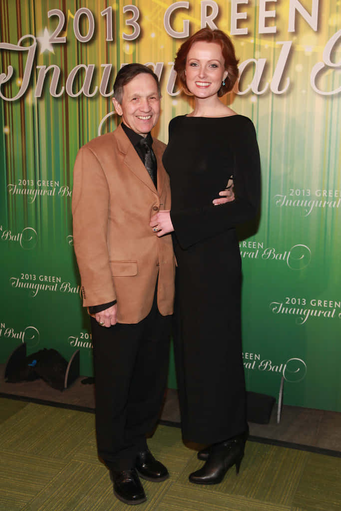 The Tall Wife Of Dennis Kucinich Background