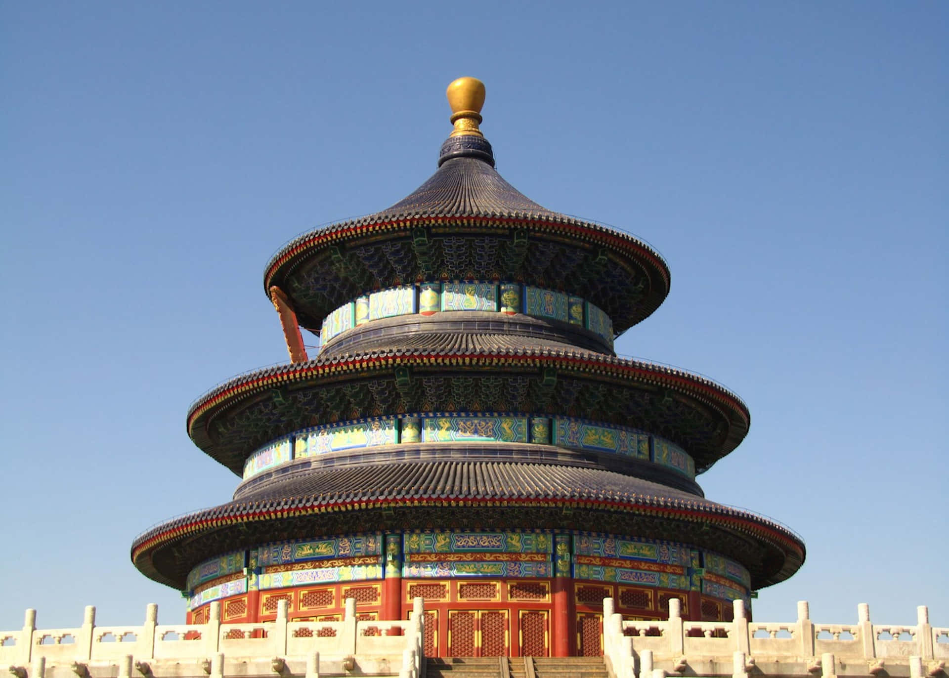 The Three-tiered Circular Hall At The Temple Of Heaven Background
