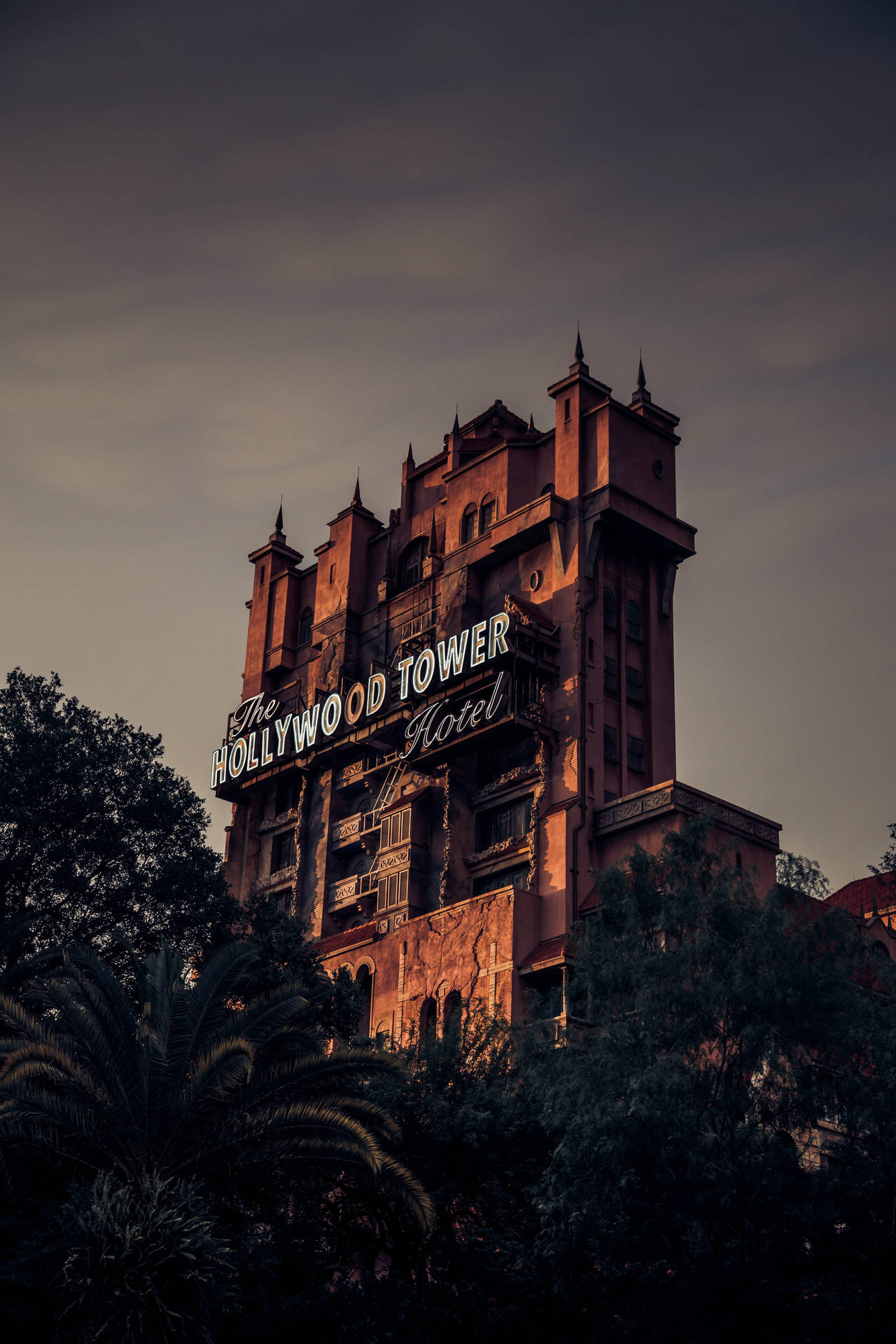 The Thrilling Tower Of Terror In Orlando Background