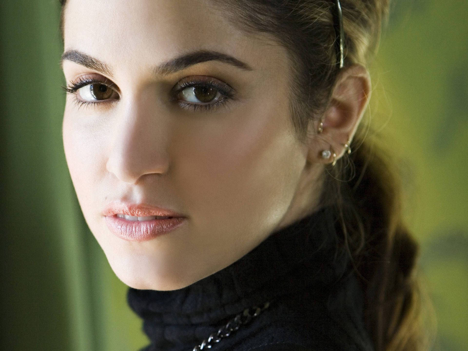 The Twilight Saga Film Actress Nikki Reed Background