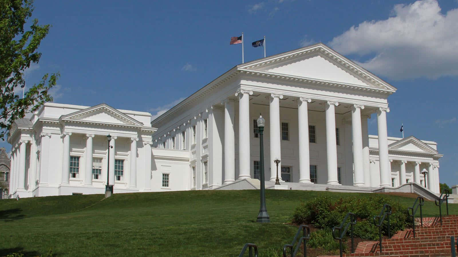 The Uphill Meadows Where The Virginia State Capitol Stand Background