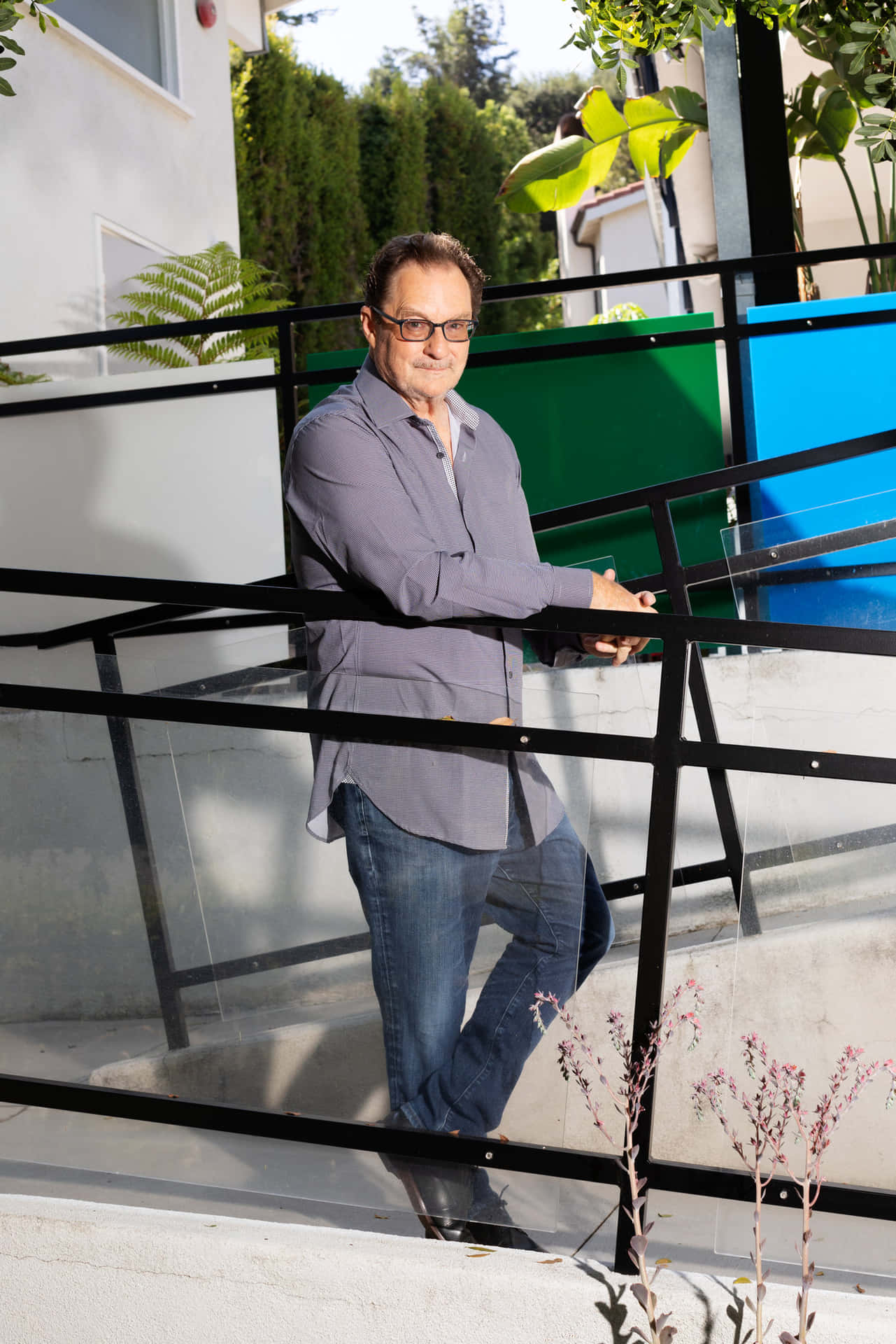 The Versatile Actor Stephen Root Behind The Scenes. Background