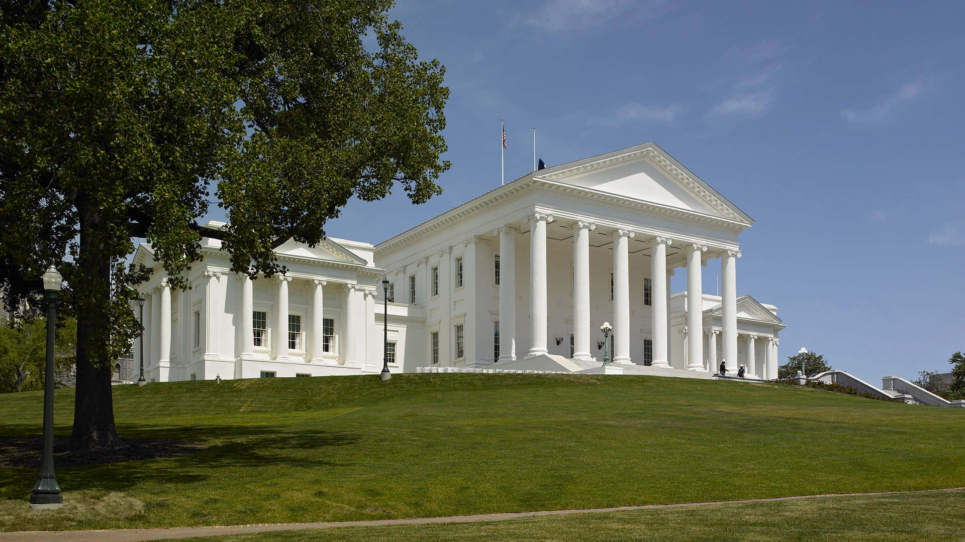 The Virginia State Capitol At A Distance Background