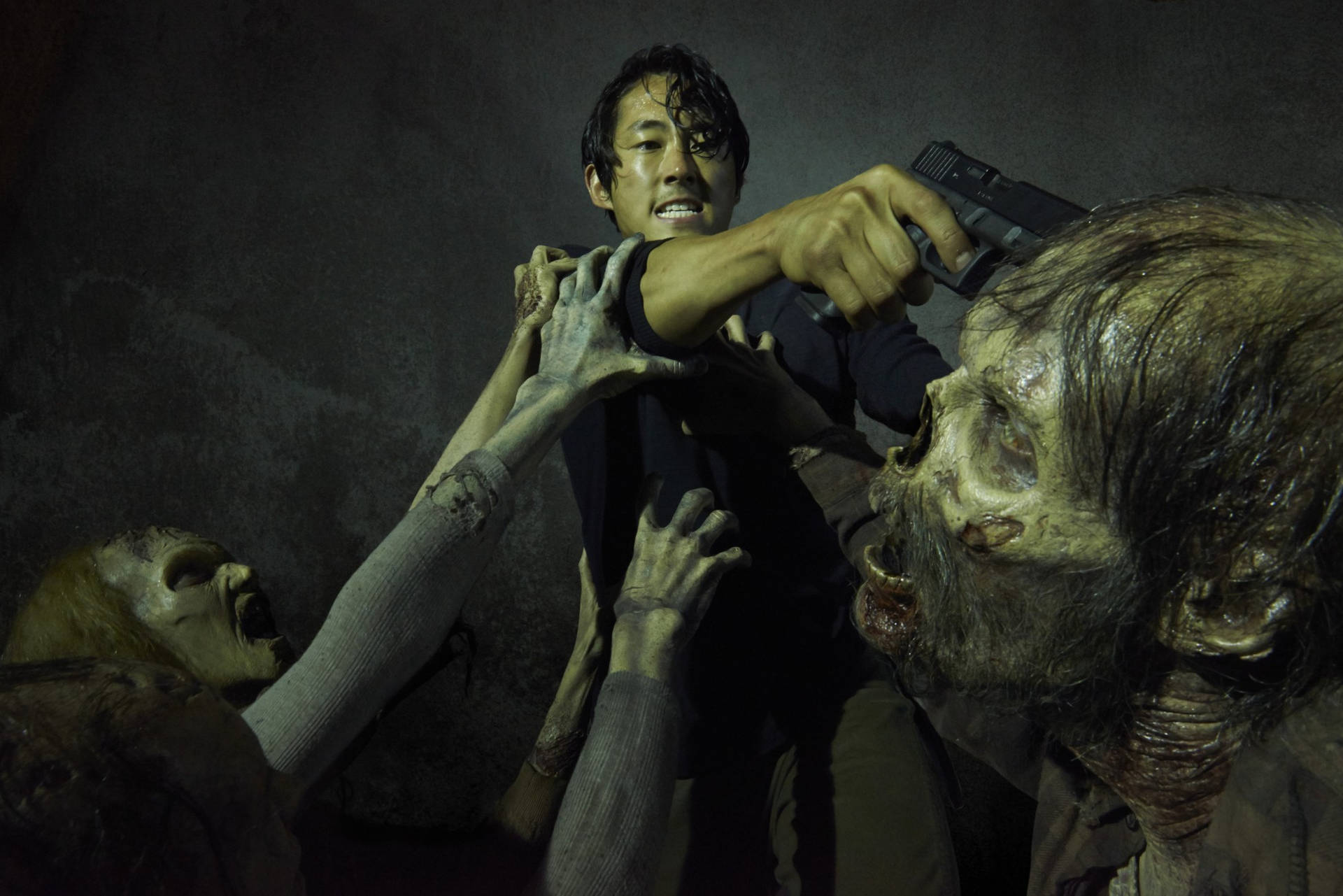 The Walking Dead Glenn With Walkers Background