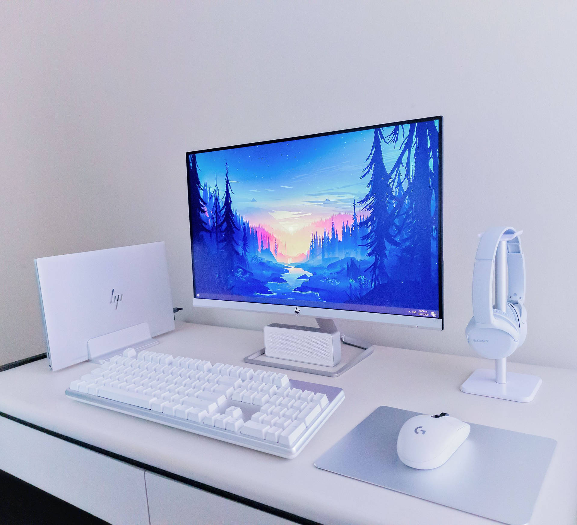 The White Pc - A Sleek Design For Powerful Performance Background