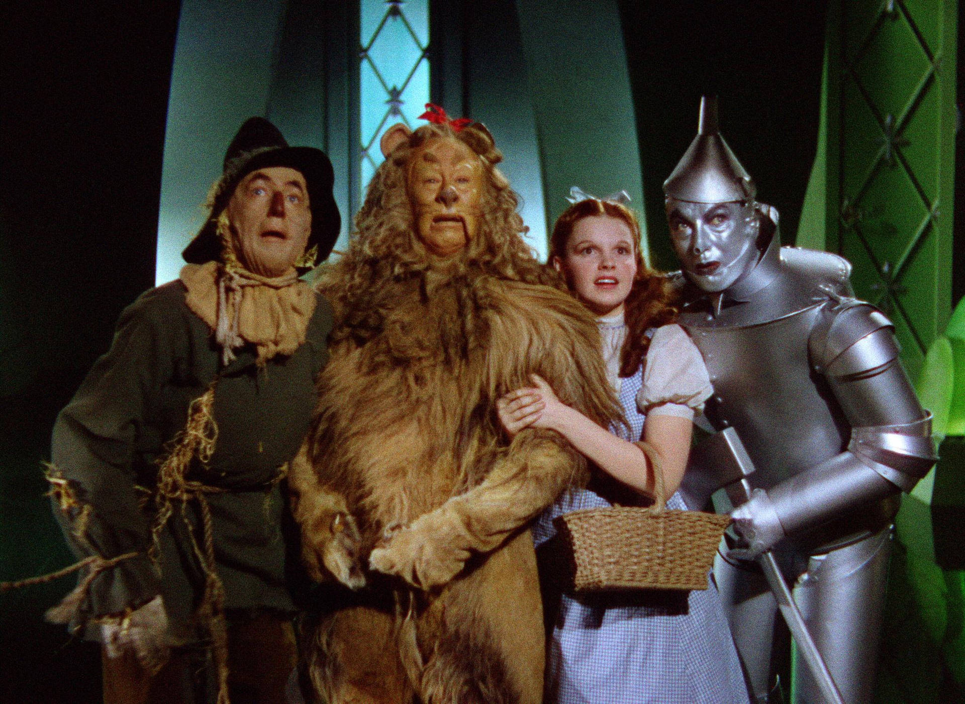 The Wizard Of Oz Cast Inside The Emerald City Palace Background