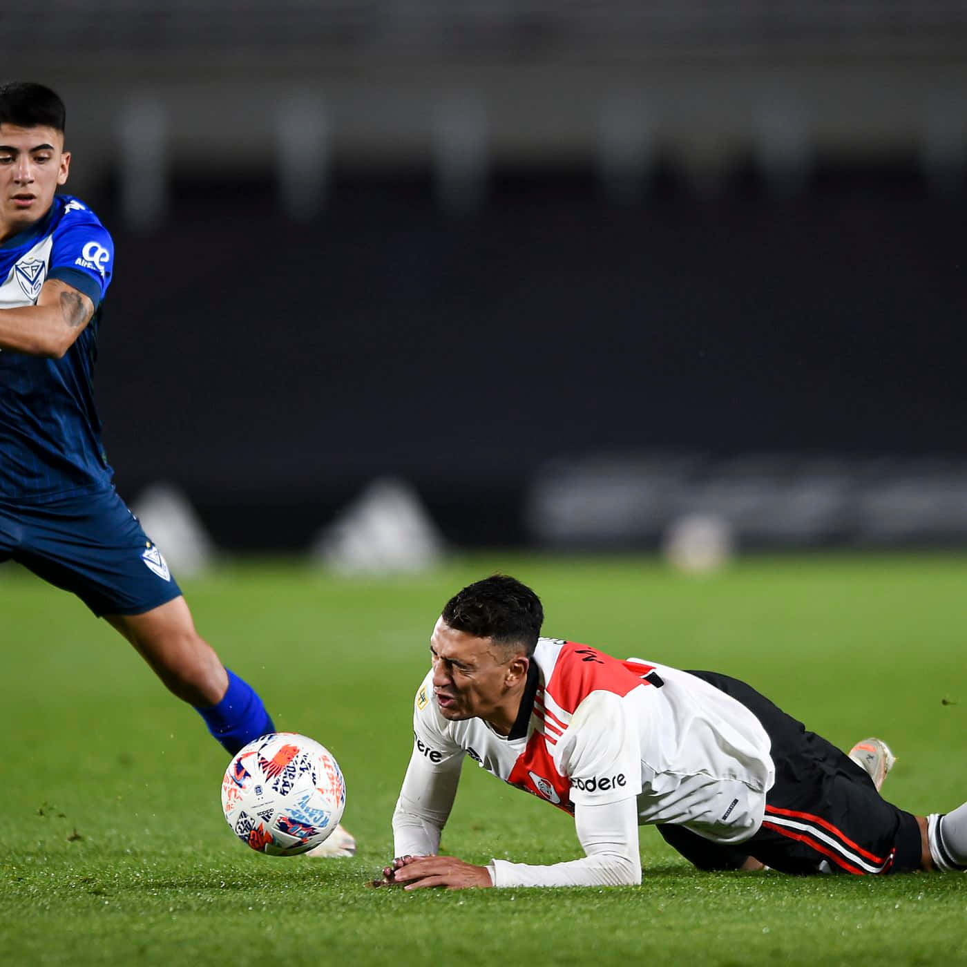 Thiago Almada Diving For The Ball Background