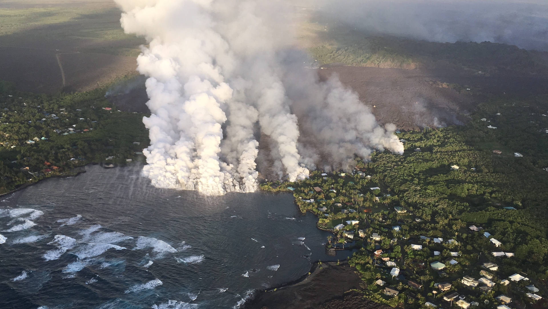 Thick Smoke From Kilauea Volcano Background