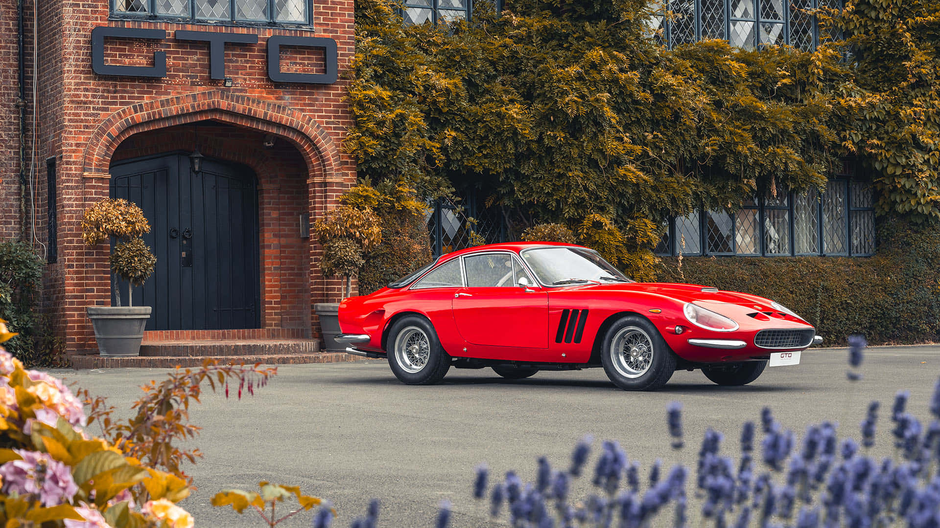 This Classic Ferrari 575 Gtz Dazzles The Car Show