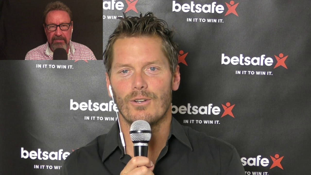 Thomas Enqvist During An Interview Background