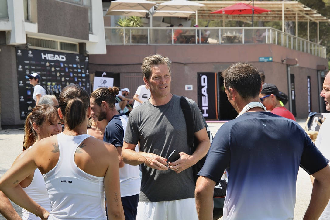 Thomas Enqvist Talking To People Background