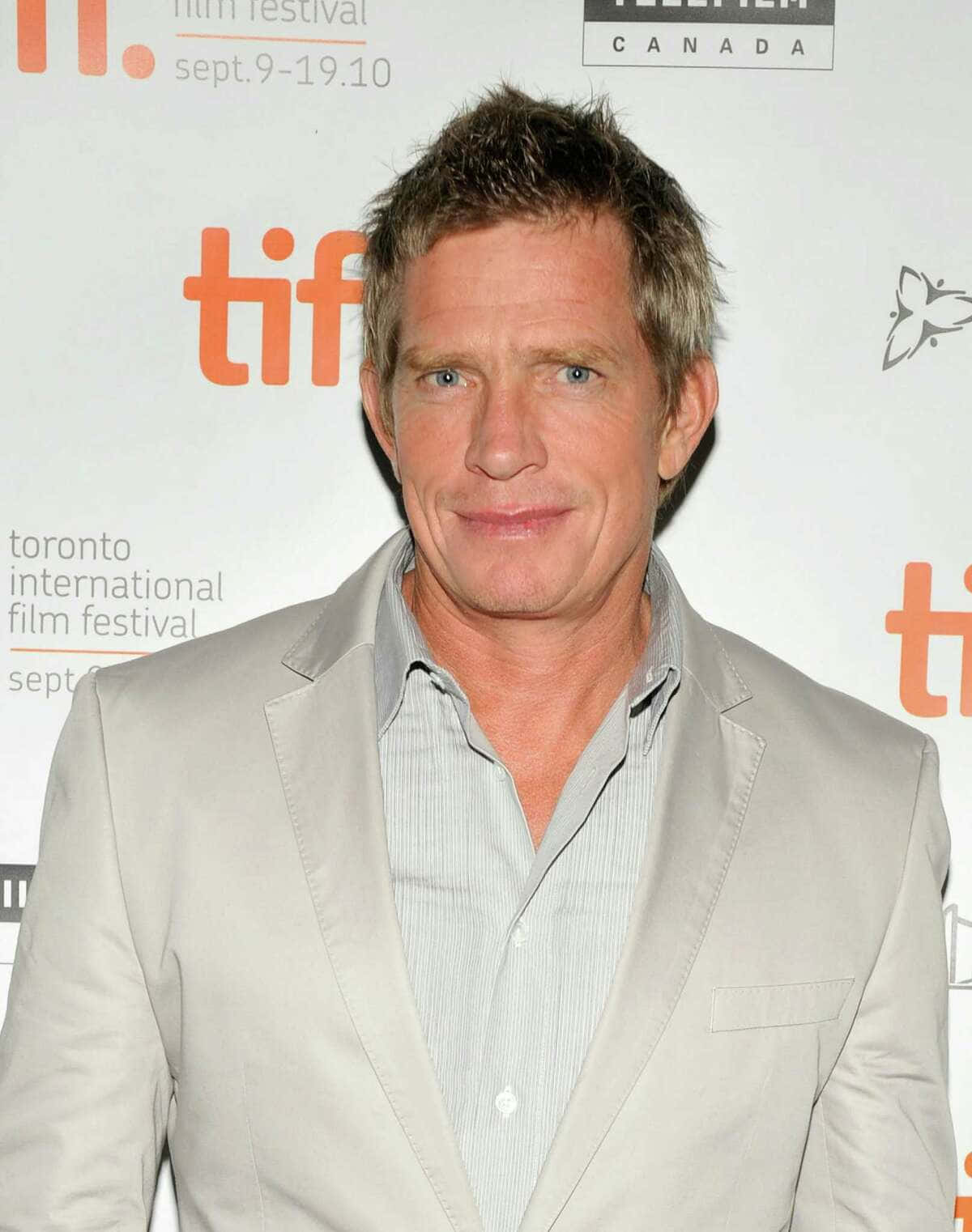 Thomas Haden Church In An Intimate Setting Background