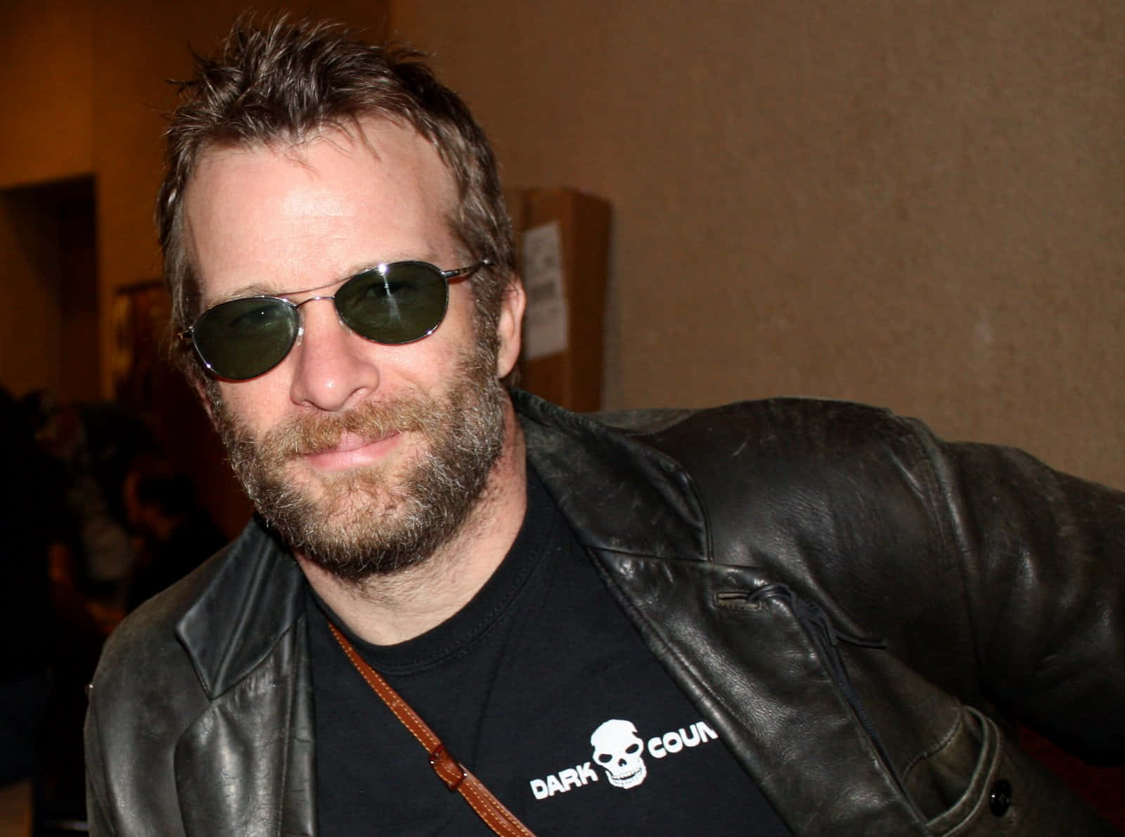 Thomas Jane - Subtle Charm And Intensity Background