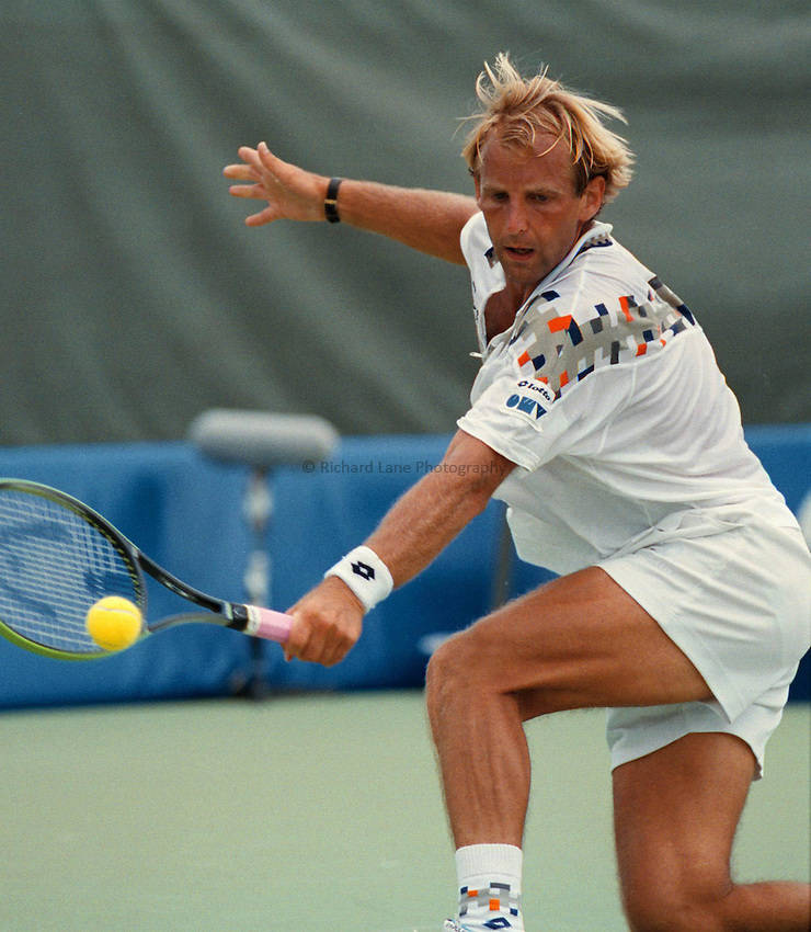 Thomas Muster Playing Tennis Background