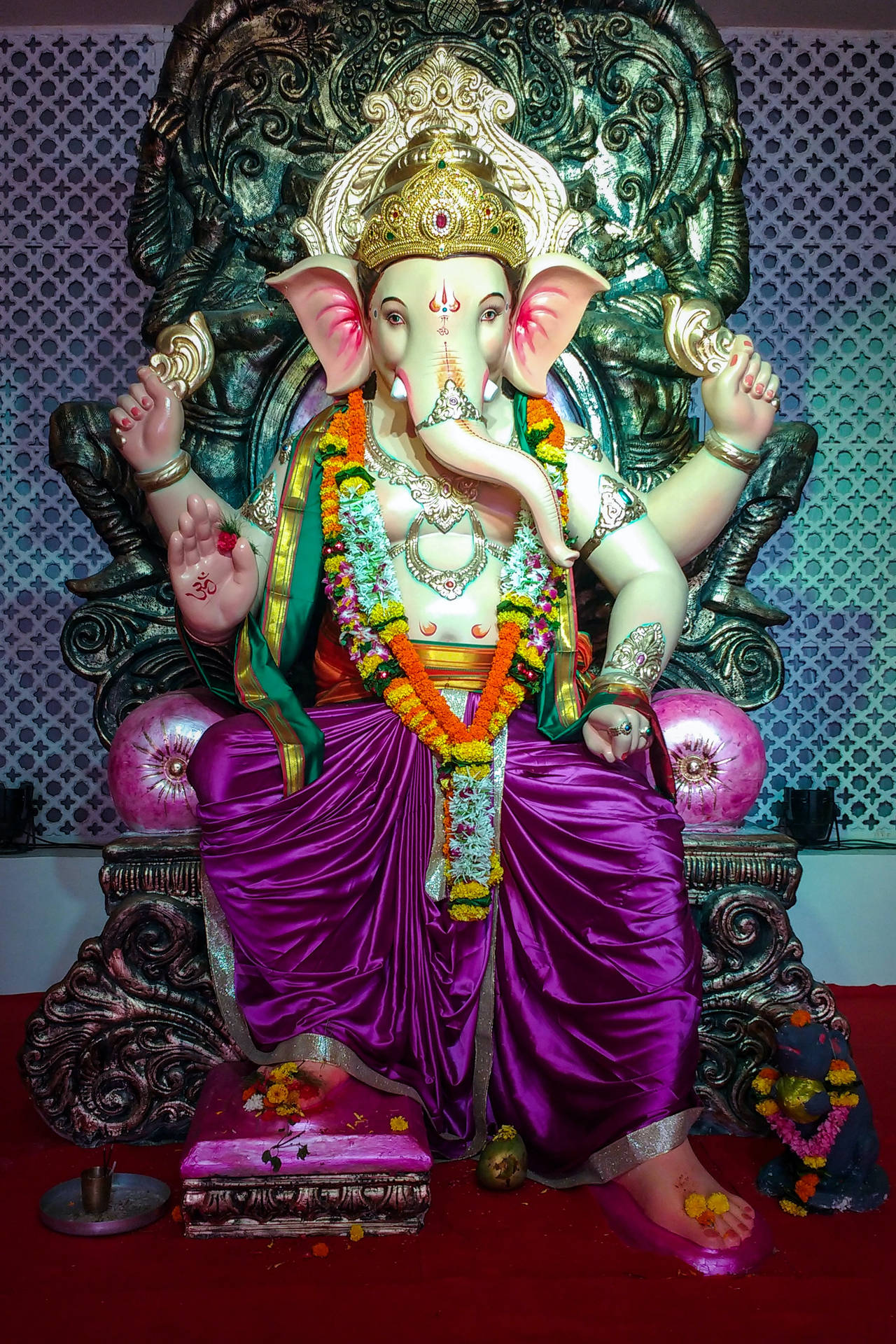 Throne Ganesh Mobile Background