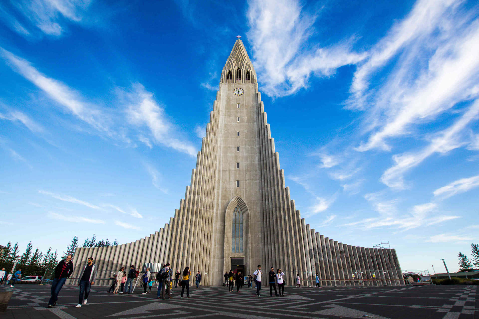Throng Of People In Hallgrimskirkja Background