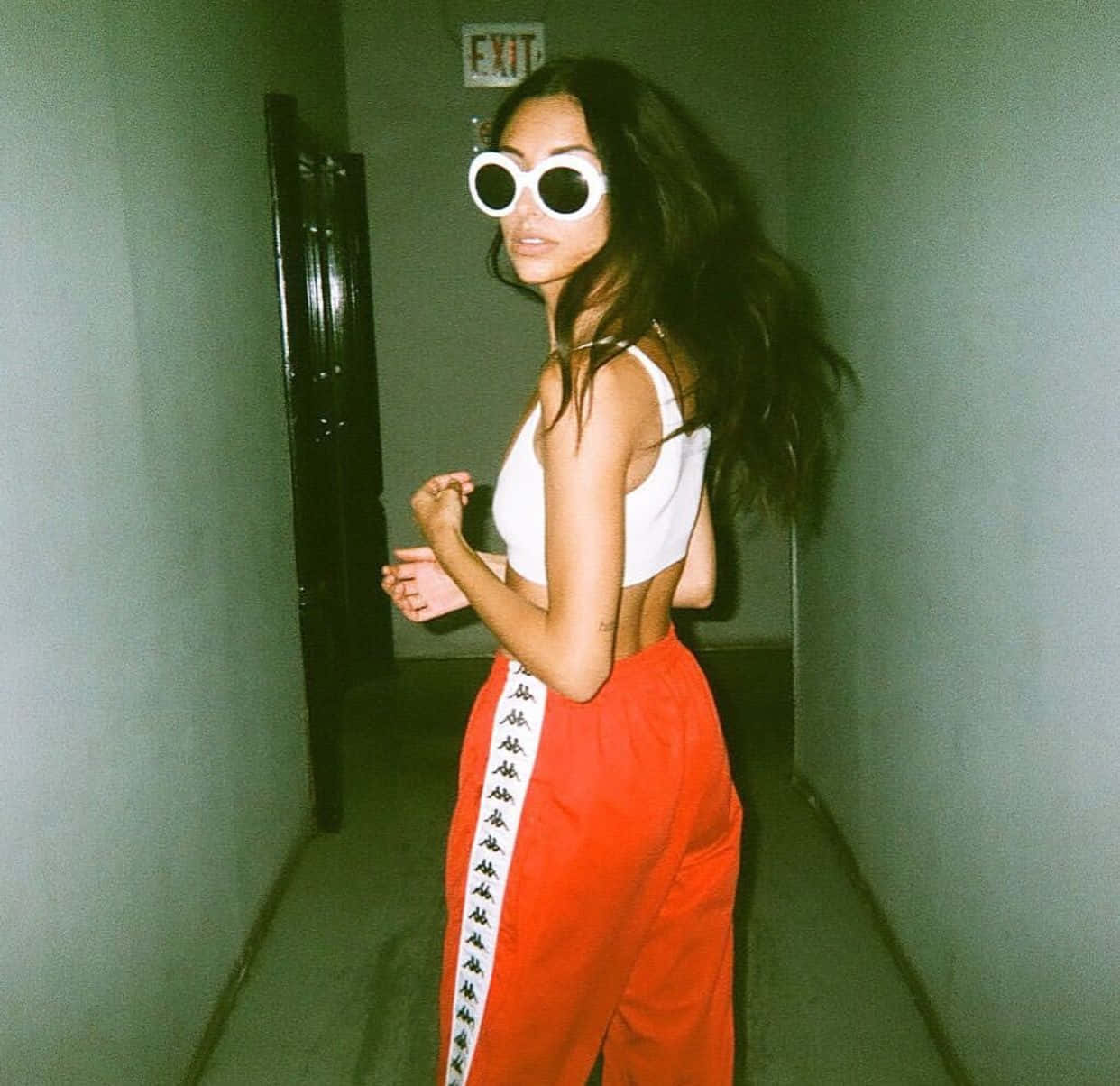 Throwback To The Baddie Vintage 90's Aesthetic Background