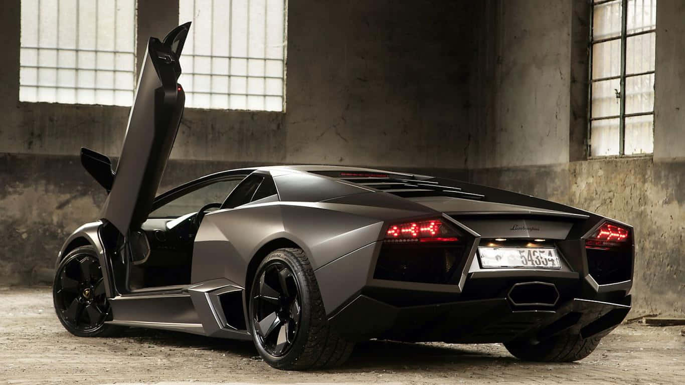 Thunderous Speed - High-speed Luxury Car